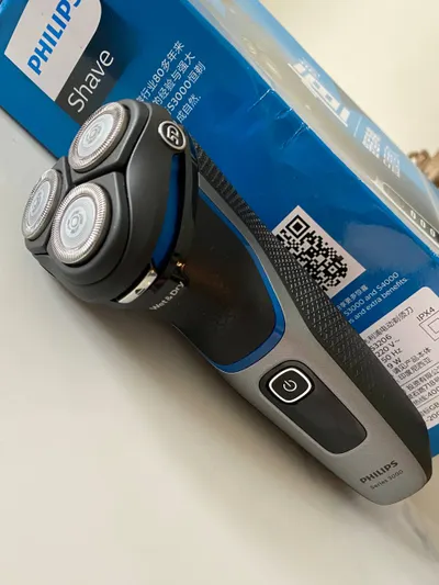 iPhone 11 128GB (новый АКБ), бритва Philips, вакуумный очиститель для лица, беспроводные микрофоны – набор