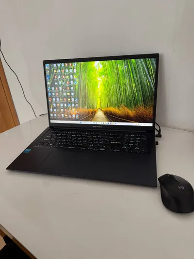 ASUS Vivobook 17 (2023) 笔记本电脑 – Intel Core i3, 8GB RAM, 512GB SSD, Windows 11 Pro