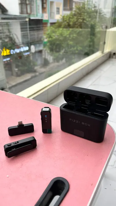 Fizzi Box Lavalier Microphones with Lightning Receiver