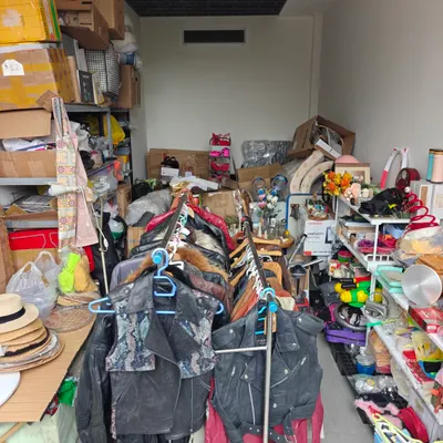 车库大甩卖 – 多件物品：浮潜装备、运动器材、电器、服装和化妆品