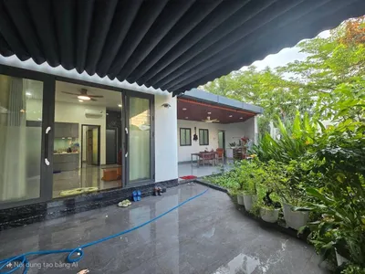 냐짱 북쪽 임차 주택 – 150m², 침실 2개, 테라스, 해변 인접