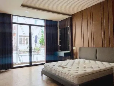 나트랑 중심부 3침실 집 임대 – 250m² – 2,500만 VND/월