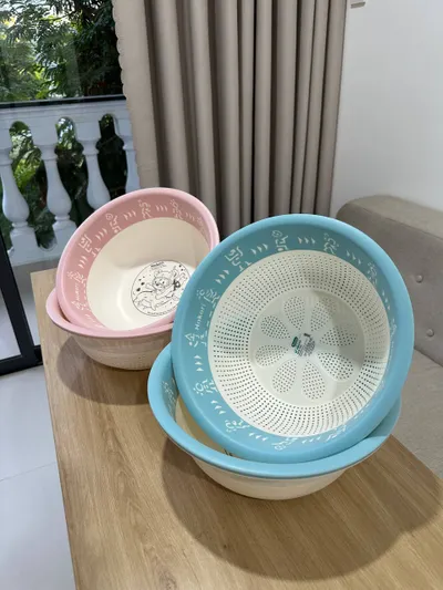 Kitchen Colanders, Herb Dryer, Glass Kettle, Silicone Baking Mold – New