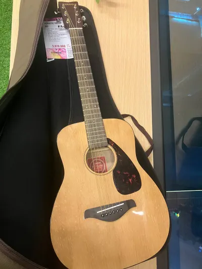 Акустическая гитара Yamaha FG Junior JR2 с оригинальным чехлом – идеальное состояние