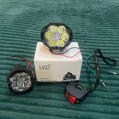 Bán nhiều mặt hàng – giày, đèn, microphone và phụ kiện