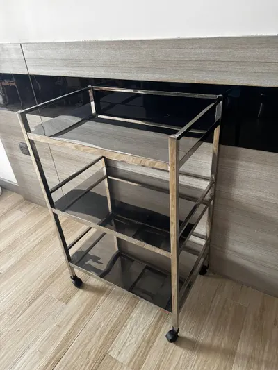 Thiết bị và công cụ làm đẹp – xe đẩy, đèn vòng, kìm duỗi tóc, máy tạo sóng và nâng RF