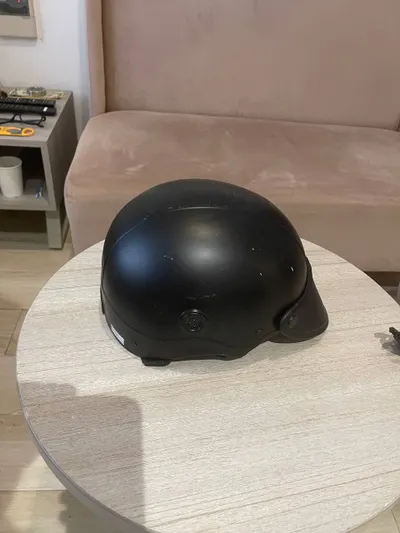 판매: 검은색 오토바이 헬멧, 문틀 풀업 바, 50kg 덤벨 세트
