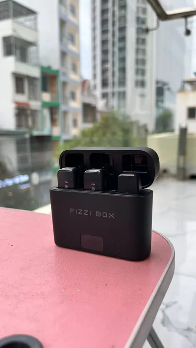 Fizzi Box Lavalier Microphones with Lightning Receiver