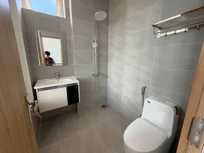 豪华顶层公寓出租 – 3BR/3BA 带按摩浴缸、城市和海景、120m²、45M VND/月