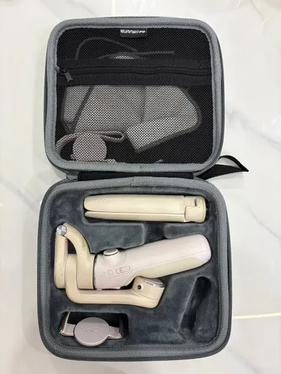번들: 검은색 드레스, 흰색 탑, 데님 반바지, 남성 파란색 반바지, DJI 짐벌 – 1,200,000 VND