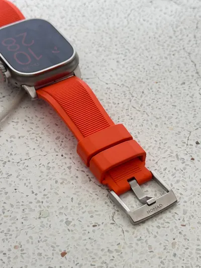 Apple Watch Ultra 1 – 橙色 Nomad 表带、充电器 – 850 万越南盾