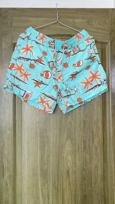 Clothing Bundle – 5 Items – Tops, Jeans & Shorts – 250K VND
