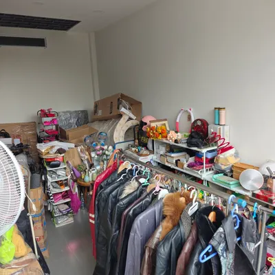 车库大甩卖 – 多件物品：浮潜装备、运动器材、电器、服装和化妆品