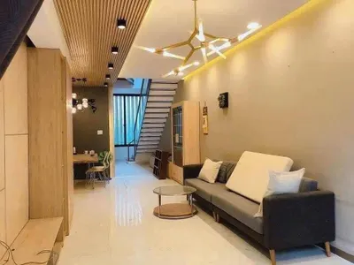 나트랑 중심부 3침실 집 임대 – 250m² – 2,500만 VND/월