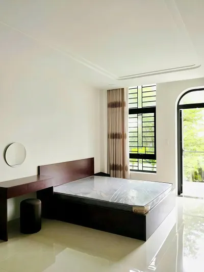 서쪽 신규 임대 주택 – 270m², 침실 3개, 월 2,200만 VND