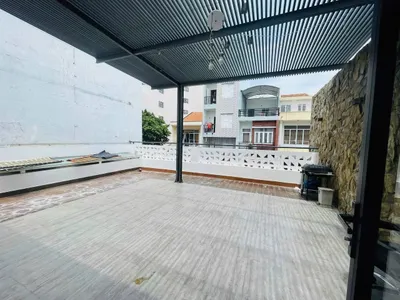 나트랑 중심부 3침실 집 임대 – 250m² – 2,500만 VND/월