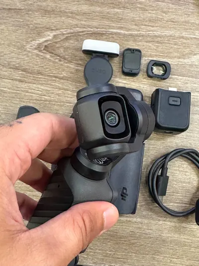 DJI Pocket 4 Creator 套装 – 几乎全新