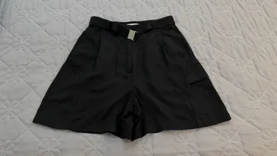 Bộ quần áo: 3 áo thun và quần short Calvin Klein, kích cỡ S