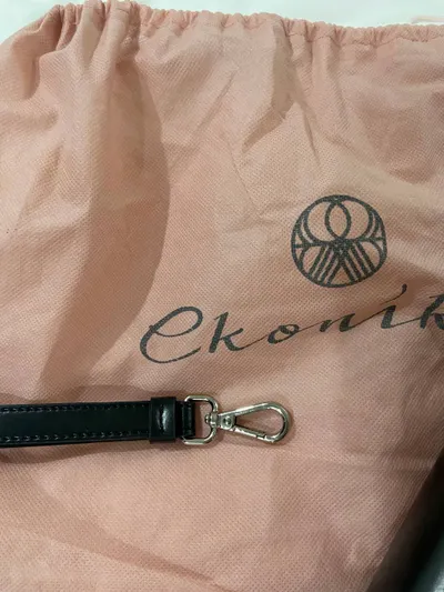Econika天然皮革包包 – 完美状态
