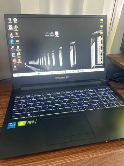 Laptop Gigabyte G5 – Intel i5-11400H, RTX 3060, 16GB RAM, 1TB SSD – 17,5 triệu VND