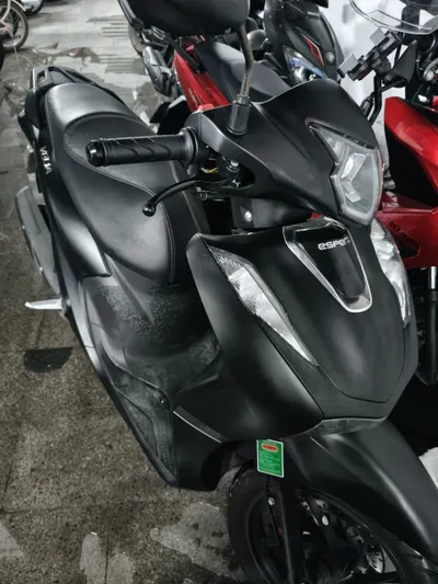 두 대의 50cc 스쿠터 렌탈 – Kymco Hermosa 2020 및 Espero Velia 2025（USB 충전 포트 포함）