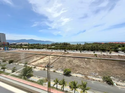 豪华顶层公寓出租 – 3BR/3BA 带按摩浴缸、城市和海景、120m²、45M VND/月
