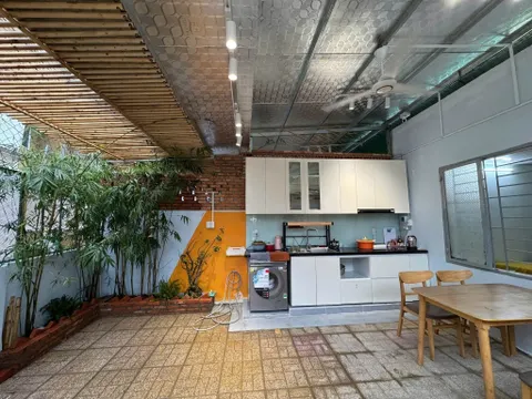 Nhà 2 phòng ngủ có vườn ở phía bắc Nha Trang, 300m từ bãi biển – 12 triệu VND/tháng