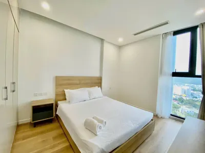2-комнатная квартира в аренду в Scenia Bay, Северный Нячанг – 80 м², вид на море и город, современно обставлена – 26 млн VND/месяц