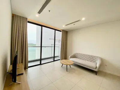 2-комнатная квартира в аренду в Scenia Bay, Северный Нячанг – 80 м², вид на море и город, современно обставлена – 26 млн VND/месяц