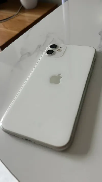 iPhone 11 128GB (новый АКБ), бритва Philips, вакуумный очиститель для лица, беспроводные микрофоны – набор