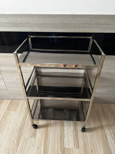 Thiết bị và công cụ làm đẹp – xe đẩy, đèn vòng, kìm duỗi tóc, máy tạo sóng và nâng RF
