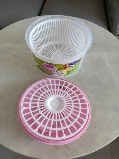 Kitchen Colanders, Herb Dryer, Glass Kettle, Silicone Baking Mold – New