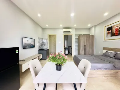 안덕 지구 스튜디오 아파트 – 50m², 2층, 가구 완비, 안전 지역 – 700만 베트남동/월