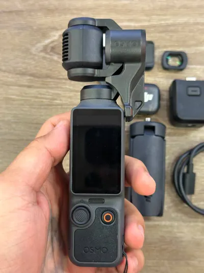 DJI Pocket 4 Creator 套装 – 几乎全新