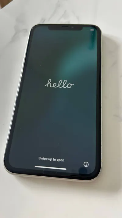 iPhone 11 128GB (новый АКБ), бритва Philips, вакуумный очиститель для лица, беспроводные микрофоны – набор