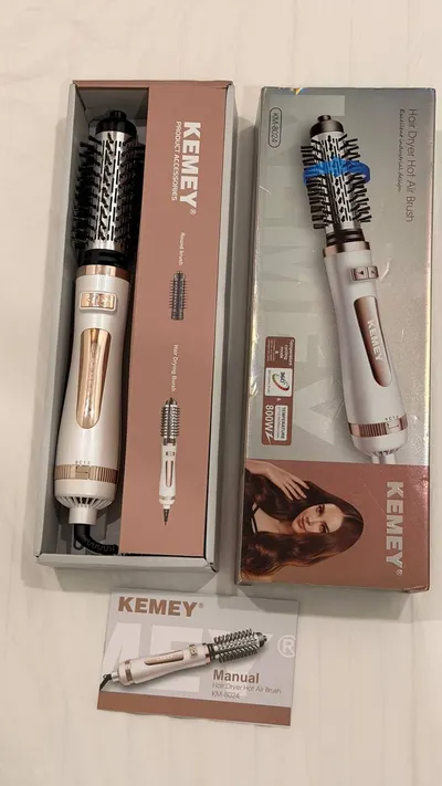 Máy sấy tóc kiếp KEMEY 2 trong 1 – 800W, dây quay 360°, kèm tệp đính kèm