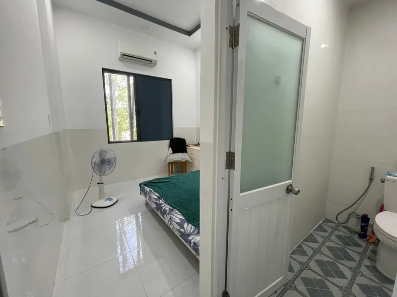 Nhà cho thuê với vườn trên đảo Hòn Nghe – Tầm nhìn thành phố – Phía bắc Nha Trang – 4 km từ bãi biển — 6/8