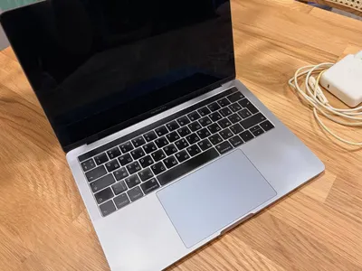 MacBook Pro 13" (2019) bán – Bàn phím tiếng Nga, pin cần bảo dưỡng – 8.500.000 VND