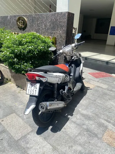 雅马哈Nouvo 133cc踏板车 – 白色和黑色 – 工作状态良好
