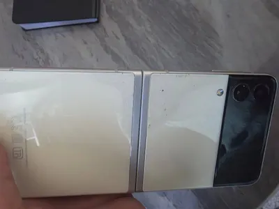 Samsung Galaxy Z Flip 3 5G — 2 900 000 VND