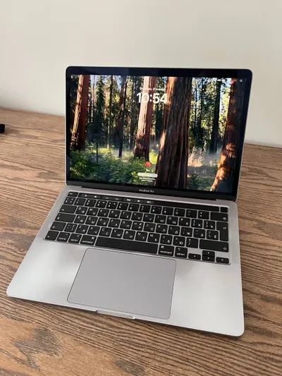 MacBook Pro 13" 2020 – Intel Core i5 – 16GB RAM – 케이스와 충전기 포함