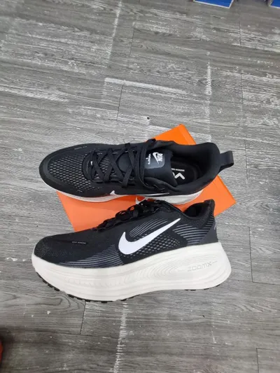 Giày Nike Vomero 18 Chạy Bộ – EUR 46, Hàng Mới Nguyên Hộp