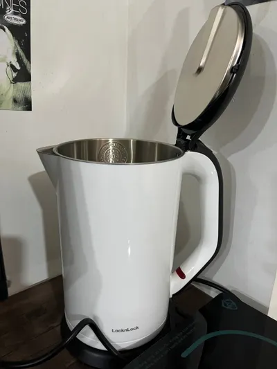 Multi-Item Lot: Desk Lamp, Induction Cooker, Electric Kettle, Thermos, Children's Shoes – 2.7M VND Total