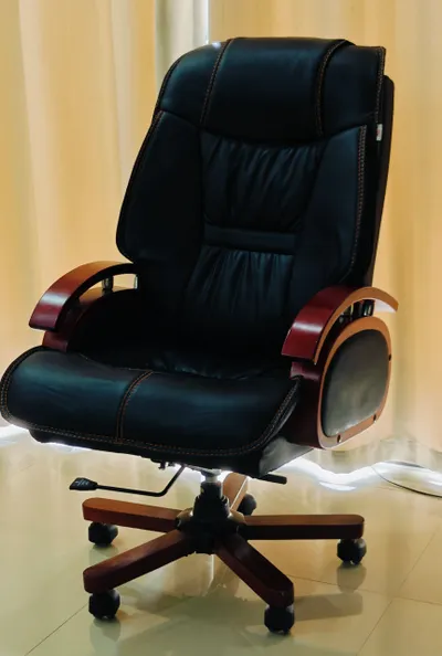 Executive Office Chair – Eco Leather & Wood – Adjustable Height