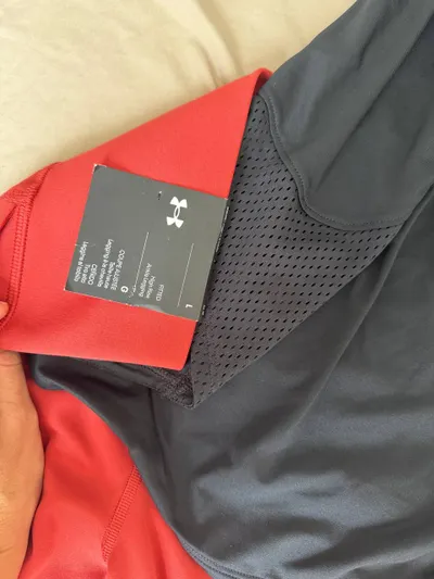 Quần áo Under Armour – Nguyên bản với thẻ – 200 VND mỗi cái
