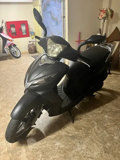 出售两辆SYM Shark 2009踏板车 – 1100万越南盾