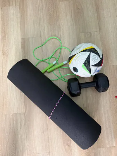 运动器材套装销售 - 哑铃、瑜伽垫、球、皮克球球拍、游泳板等