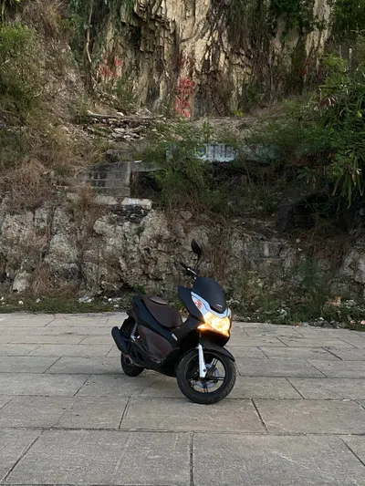 本田PCX 125摩托车出售 – 2013款，燃油喷射，蓝卡，赠送头盔