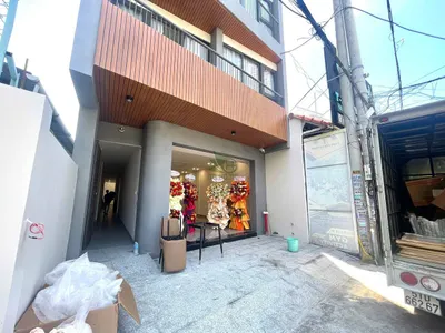 新商业空间（50 平方米）独立入口–每月1300万越南盾