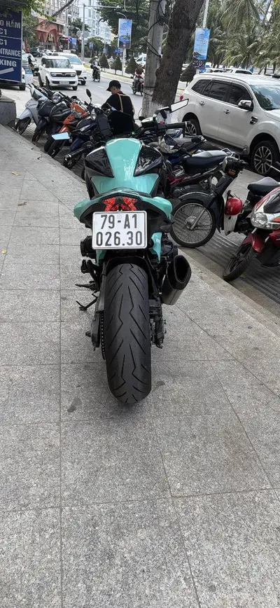 Xe máy Kawasaki Z800 2015 – Bảo dưỡng hoàn toàn, Ống xả mới & Lốp mới – 135 triệu VND
